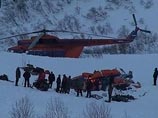 Бортовые средства объективного контроля ("черные ящики") вертолета Ми-8, попавшего в лавину на Камчатке 10 апреля, пока не найдены, представители комиссии по расследованию ЧП продолжают детально осматривать место трагедии