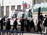 В Москве продолжается опознание погибших при падении самолета Ту-154 президента Польши Леха Качиньского под Смоленском.