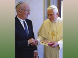 Папа с улыбкой сказал Джейкобу Нейснеру, что после "Иисуса из Назарета" книг больше писать не будет