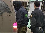На склад с курьезной контрабандой сотрудники милиции и ФСБ вышли после задержания в приграничной зоне автомобиля УАЗ, в котором были обнаружены опорные катки ходовой части танка Т-72