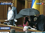 Верховная Рада Украины во вторник практически в боевых условиях - под градом яиц и в дыму от шашек - ратифицировала  соглашение по Черноморскому флоту