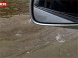 Решение о прекращении движения по трассе было принято после того, как глубина воды на дороге достигла 45 см