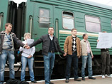 Украинские журналисты отметили Международный день свободы печати, приковав себя к поезду на львовском вокзале