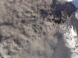 Облако пепла, выброшенного в атмосферу вулканом Эйяфьяллайекюль в Исландии, парализовало авиасообщение над Европой в апреле этого года