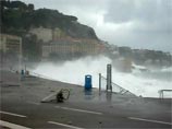 Шторм и 10-метровые волны на побережье Франции не помешают подготовке к Каннскому кинофестивалю