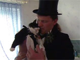 Немец вступил в брак со своей умирающей кошкой