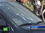 "Преступники расстреляли джип Lexus из автоматического оружия; двое человек, находившиеся в салоне авто, погибли на месте, еще один был госпитализирован с тяжелыми ранениями", - сообщили в правоохранительных органах Дагестана