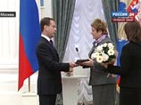 Глава государства передал Золотую Звезду Героя вдове и сыну Чернышева и выразил им еще раз глубокие соболезнования