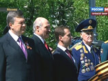 Медведев дал старт торжествам, открыв у стен Кремля стелу воинской славы