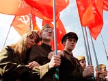 Активисты скандировали лозунги "Слава великому Ленину" и "Слава великому Сталину", "Слава стране-победительнице" и другие