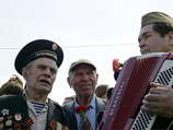 В Москве 65-летие Победы отпраздновали на улицах 4 млн человек, на дорогах снова ограничения