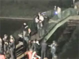 В Орле обрушился деревянный мост: смотревшие салют горожане попадали в реку 