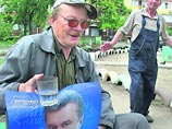 Украинцы нашли применение своим политикам: портрет Тимошенко используют при семейных ссорах, а Януковича - против импотенции