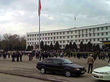 Сторонники свергнутого президента Киргизии Бакиева захватили облгосадминистрацию в Оше