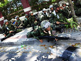 В центре Бангкока армия и демонстранты-"краснорубашечники" перешли к активным действиям