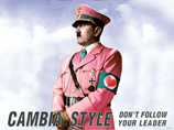 В Италии появились рекламные плакаты с Гитлером в розовой форме с сердечком