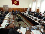 Киргизия получит помощь "и
деньгами,  и нефтепродуктами, и зерном", заявил Путин