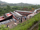 Десятки пассажиров как поезда, так и автобуса получили ранения, некоторые из них находятся в тяжелом состоянии