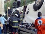 ак передает турецкий телеканал НТВ, автобус упал в реку в районе курорта Антальи. В результате аварии погибли не менее 16 человек, еще 25 получили травмы
