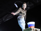 Украинская модельер-дизайнер Ульяна Барабаш во время V сезона Lviv Fashion Week решила совместить моду с протестом против базирования Черноморского Флота РФ