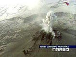 Самый северный действующий вулкан Камчатки Шивелуч выбрасывает столбы пепла на высоту до 4,5 километра
