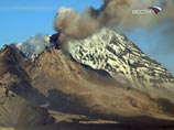 Усиление активности вулкана Шивелуч, высота которого составляет около 3,3 тысячи метра над уровнем моря, началось в мае 2009 года
