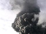 Вулкан Шивелуч на Камчатке выбрасывает столбы пепла на высоту до 4,5 км