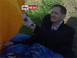 Американец Джонатан Траппе в пятницу стал первым в мире человеком, преодолевшим Ла-Манш на связке разноцветных воздушных шариков