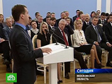 Высокие цены на нефть станут препятствием для модернизационного развития страны, заявил президент Дмитрий Медведев на встрече с активом "Единой России" Высокие цены на нефть станут препятствием для модернизационного развития страны, заявил президент Дмитрий Медведев на встрече с активом "Единой России"