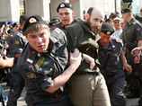 Оппозиционерам вновь не дали развернуться 31-го числа: на Триумфальной началась драка с ОМОНом Оппозиционерам вновь не дали развернуться 31-го числа: на Триумфальной началась драка с ОМОНом