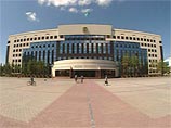 Напомним, 13 мая парламент Казахстана принял два закона о наделении первого президента (он пока остается и единственным) статусом лидера нации