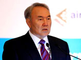 Впрочем, Назарбаев не исключает того, что в будущем при необходимости он сам может попросить дополнительных полномочий, и уверен, что получит их, говорится в его обращении к соотечественникам