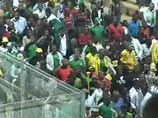 В ЮАР болельщики устроили давку на стадионе