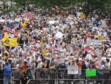 Тысячи нью-йоркцев вышли на митинг против возведения мечети на месте башен-"близнецов" Тысячи нью-йоркцев вышли на митинг против возведения мечети на месте башен-"близнецов"