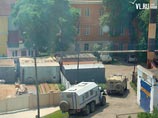 Бандиты укрылись в продовольственном магазине, расположенном на первом этаже жилого дома в Уссурийске Бандиты укрылись в продовольственном магазине, расположенном на первом этаже жилого дома в Уссурийске