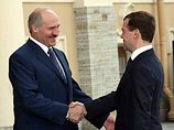 Лукашенко "сверил часы" с Медведевым и неформально пообщался с "битым волком" Путиным
