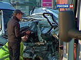Внедорожник Suzuki Grand Vitara в воскресенье ночью протаранил "КамАЗ" дорожной службы, припаркованный на Ленинградском шоссе
