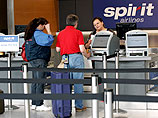 Тысячи пассажиров во многих аэропортах США не могут вылететь в пункты назначения из-за забастовки пилотов американской компании Spirit Airlines