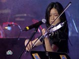 Виртуозная скрипачка Ванесса Мэй хочет сыграть дуэтом с президентом-баянистом Лукашенко (Видео)
