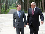 Глава государства напомнил, что вопрос о ликвидации задолженности белорусской стороны перед "Газпромом" за газ он обсуждал на недавней встрече с президентом Белоруссии Александром Лукашенко