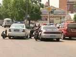 Одиннадцатого июня в Уссурийске четверо участников вооруженной банды были блокированы в одном из домов в центре города. Здание было окружено, от преступников потребовали сдаться