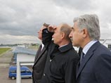 Российский премьер Владимир Путин в четверг посетил Центральный аэродинамический институт (ЦАГИ) в подмосковном Жуковском и ознакомился с ходом испытаний нового боевого самолета пятого поколения Т-50 Российский премьер Владимир Путин в четверг посетил Центральный аэродинамический институт (ЦАГИ) в подмосковном Жуковском и ознакомился с ходом испытаний нового боевого самолета пятого поколения Т-50