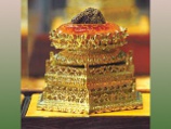 Теперь частица черепа Будды, помещенная в миниатюрный золотой ковчег, размещена в храме Цися
