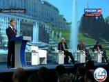 По словам Медведева, для достижения целей модернизации прежде всего нужна "умная политика", позволяющая с одной стороны, "использовать наши возможности и конкурентные преимущества, а с другой - создающая механизмы постоянного самосовершенствования и разви По словам Медведева, для достижения целей модернизации прежде всего нужна "умная политика", позволяющая с одной стороны, "использовать наши возможности и конкурентные преимущества, а с другой - создающая механизмы постоянного самосовершенствования и разви