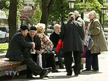 Пенсионный возраст в России меньше, чем в других странах: женщины уходят на пенсию в 55 лет, а мужчины - в 60