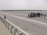 Президент Медведев заинтересовался тайной "танцующего" моста через Волгу Президент Медведев заинтересовался тайной "танцующего" моста через Волгу