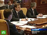 Медведев велел представить список чиновников, наказанных за невыполнение его поручений в срок