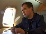 Президент РФ Дмитрий Медведев отправляется во вторник в продолжительную поездку в Северную Америку, из которой вернется только в следующий понедельник