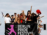 ВИЧ-инфицированная телезвезда покусала шестерых участников берлинского гей-парада