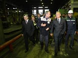 Рабочего, показавшего Путину реальные условия труда на "Автодизеле", выгоняют с завода Рабочего, показавшего Путину реальные условия труда на "Автодизеле", выгоняют с завода
